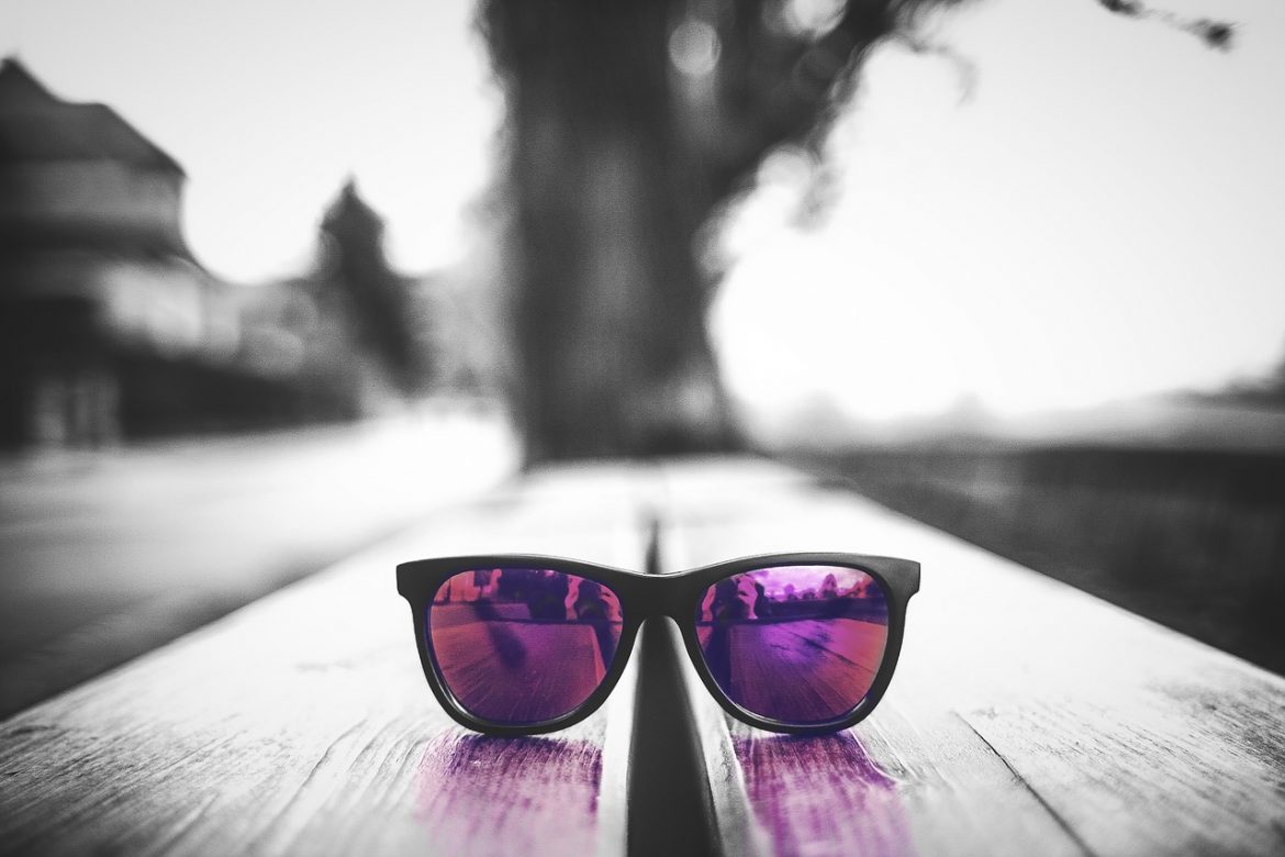 difference between polarized and nonpolarized sunglasses